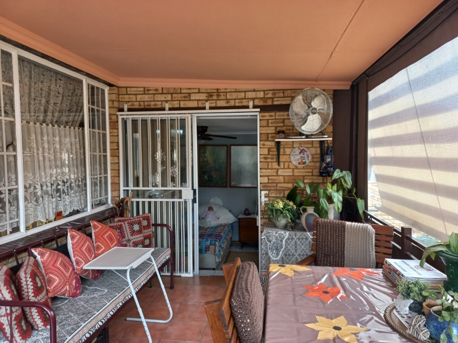 3 Bedroom Property for Sale in Safari Gardens North West